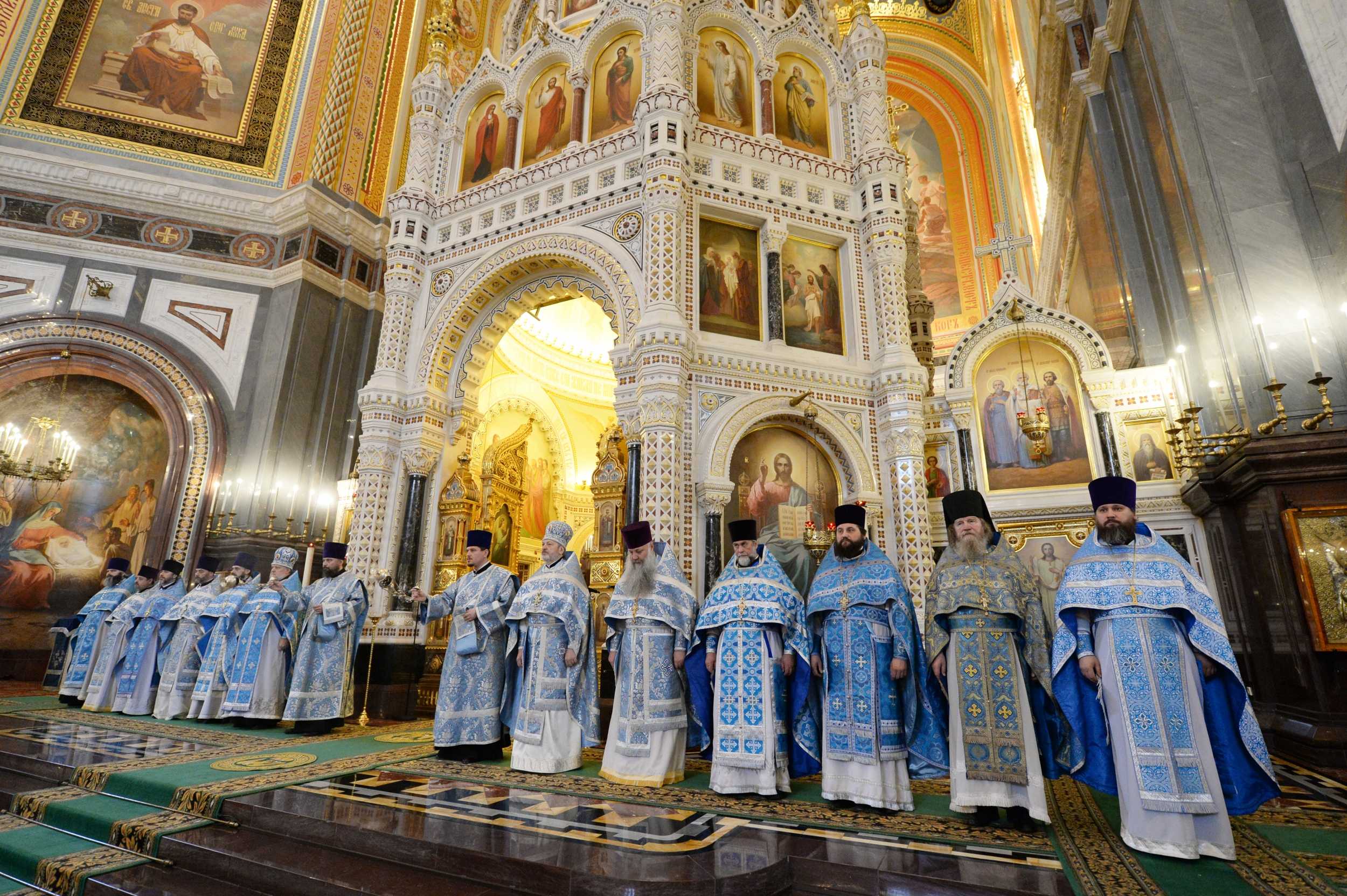 Служба в храме Христа Спасителя на Сретение. Крещение Господне всенощная храм Христа Спасителя.